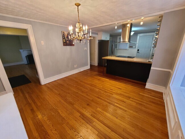 Building Photo - 3 Bedroom Single Family