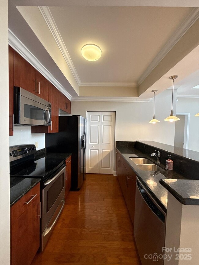 Building Photo - 300 W 5th St