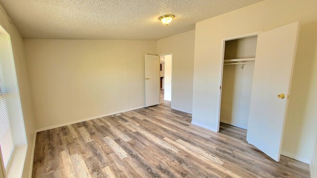Building Photo - CONESTOGA COUNTRY ESTATES - Conestoga Parkway