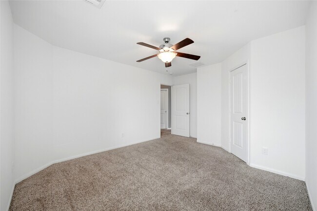 Building Photo - 10322 Urban Oak Trl