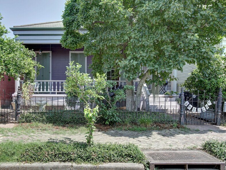 Primary Photo - 617 Lyons St