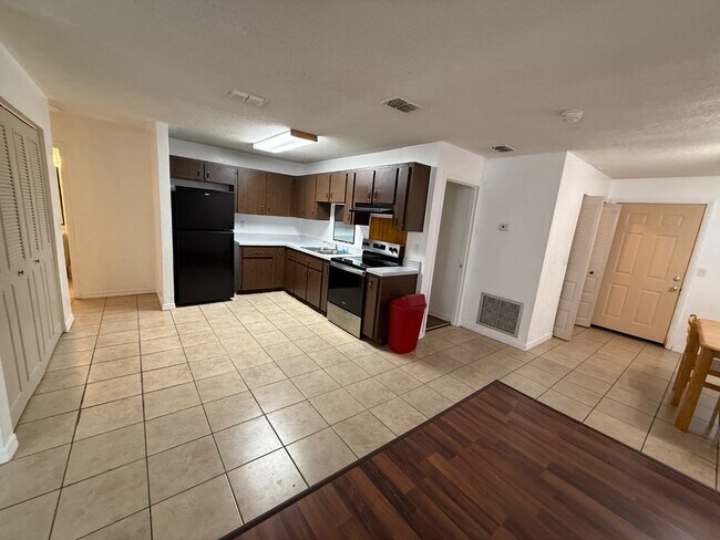 Building Photo - 1585 Sunset Ln