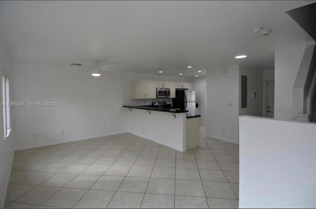 Building Photo - 324 NE 3rd St