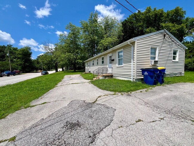 Building Photo - 703 W Main St