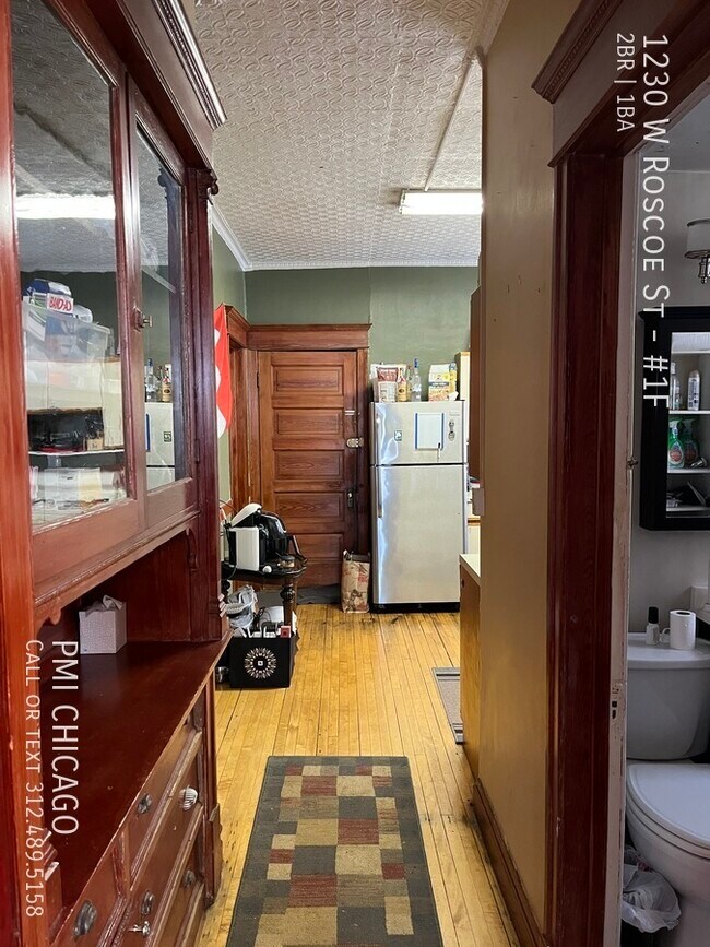 Building Photo - 1230 W Roscoe St