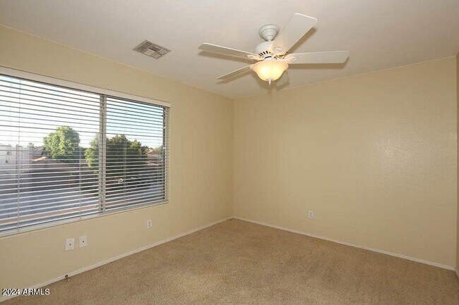 Building Photo - 7931 W Rose Garden Ln