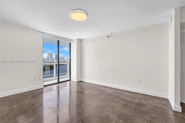 Building Photo - 20515 E Country Club Dr