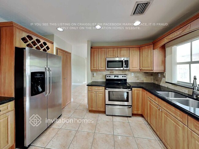 Building Photo - 1121 NW 129th Pl