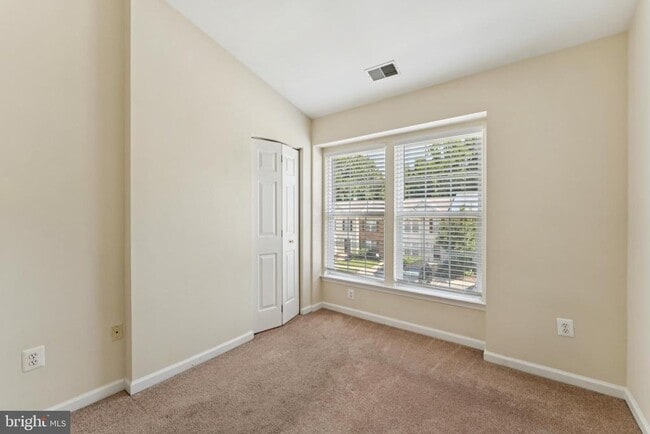 Building Photo - 12300 Sweetbriar Pl