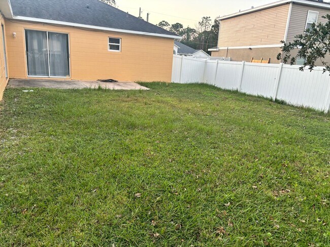 Building Photo - 1060 Dudley Dr