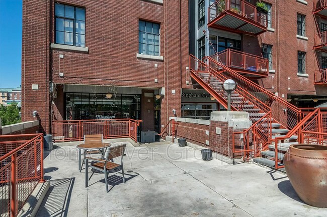 Building Photo - 336 W Broadway