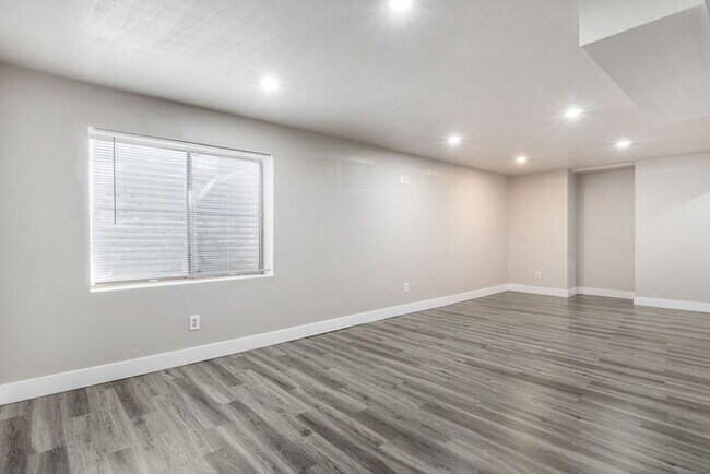 Building Photo - Clean, Bright 3 Bedroom with large yard an...