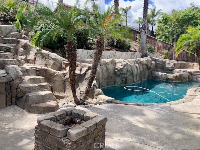 Building Photo - 558 Rembrandt Dr