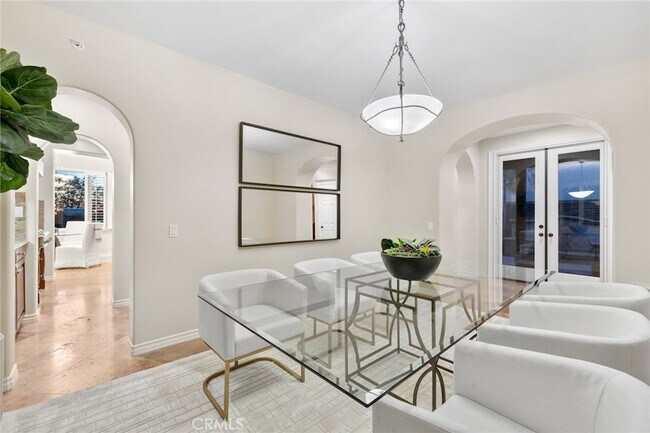 Building Photo - 33 Tall Hedge