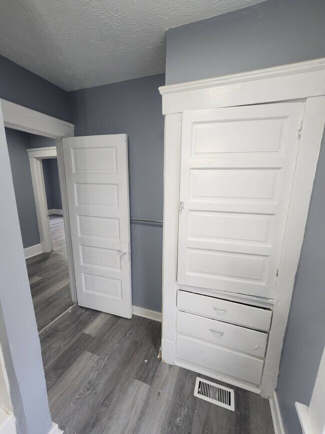 Building Photo - Charming 3-Bedroom Property in Prime Location