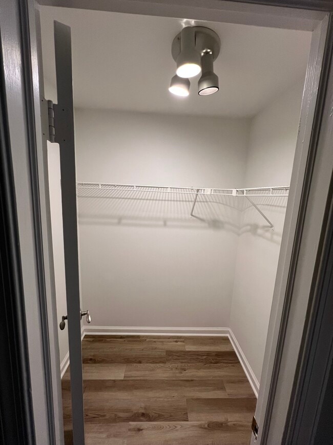 Building Photo - 5102 Spring Branch Blvd