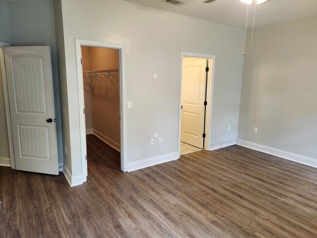 Building Photo - 102 Quince Ave