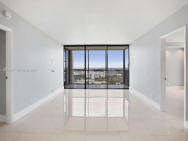 Building Photo - 20301 W Country Club Dr