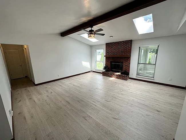 Building Photo - $2775 - Beautiful 3-Bedroom Home in Fronte...
