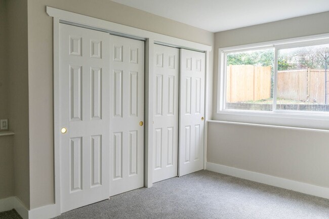 Building Photo - Fantastic Fairwood Home - Impressive interiors and lots of space