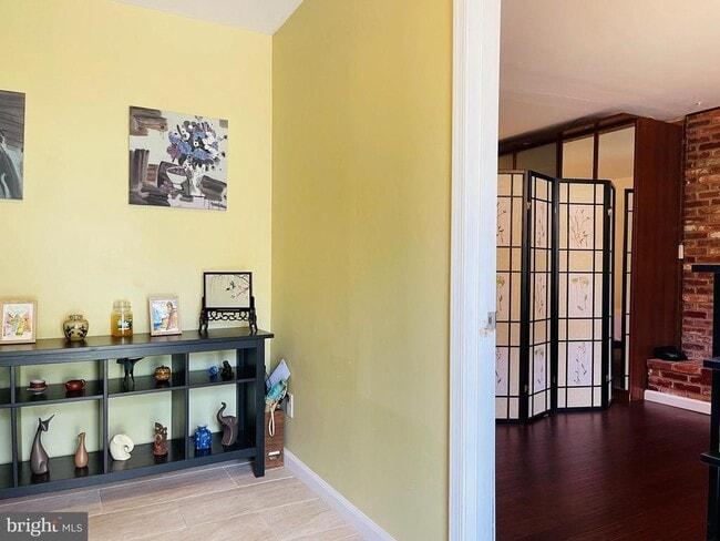 Building Photo - 928 Venice Dr