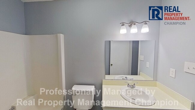 Building Photo - Charming 2 BD/1 BA Bungalow with Fenced Backyard