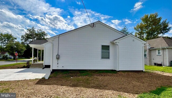 Building Photo - 201 McKinley Ave