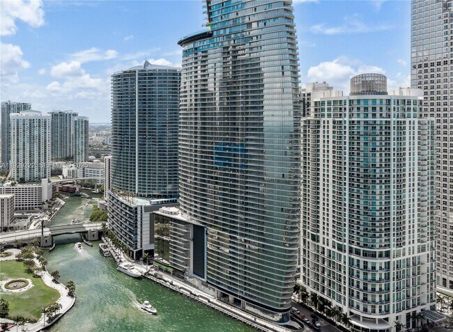 Building Photo - 200 Biscayne Blvd Way