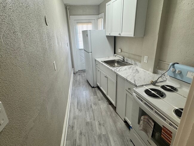 Building Photo - 430 Belmont Ave