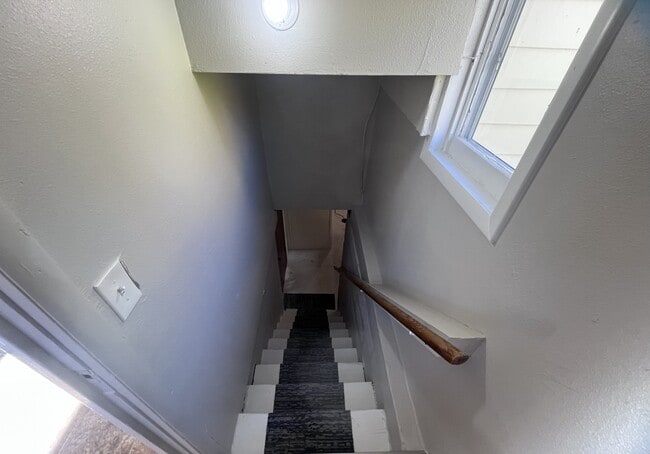 Building Photo - 724 Silver St