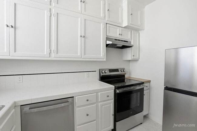 Building Photo - 1695 North Point St