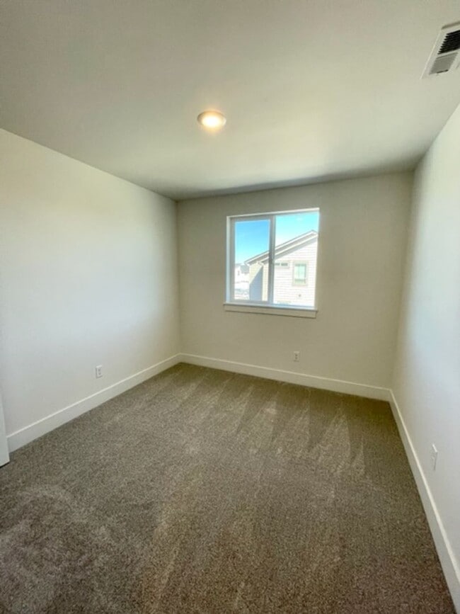 Building Photo - 3070 NE Terreo Pl