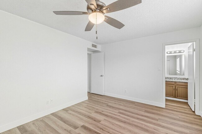 Building Photo - Wonderful East Valley Home! 4bedroom 1.5 B...
