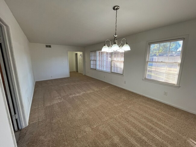 Building Photo - Charming Home In Columbus, GA Off Of Reese...