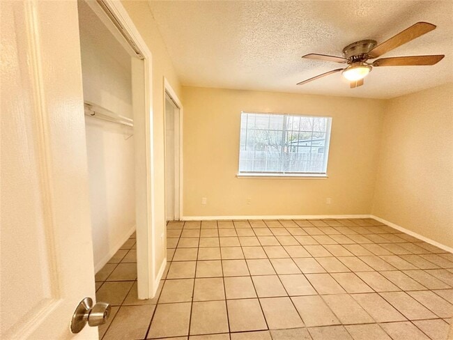 Building Photo - 7221 Ellington Cir