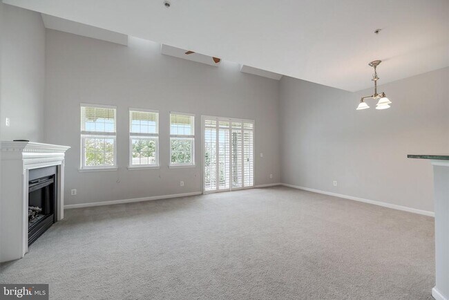 Building Photo - 13960 Greendale Dr