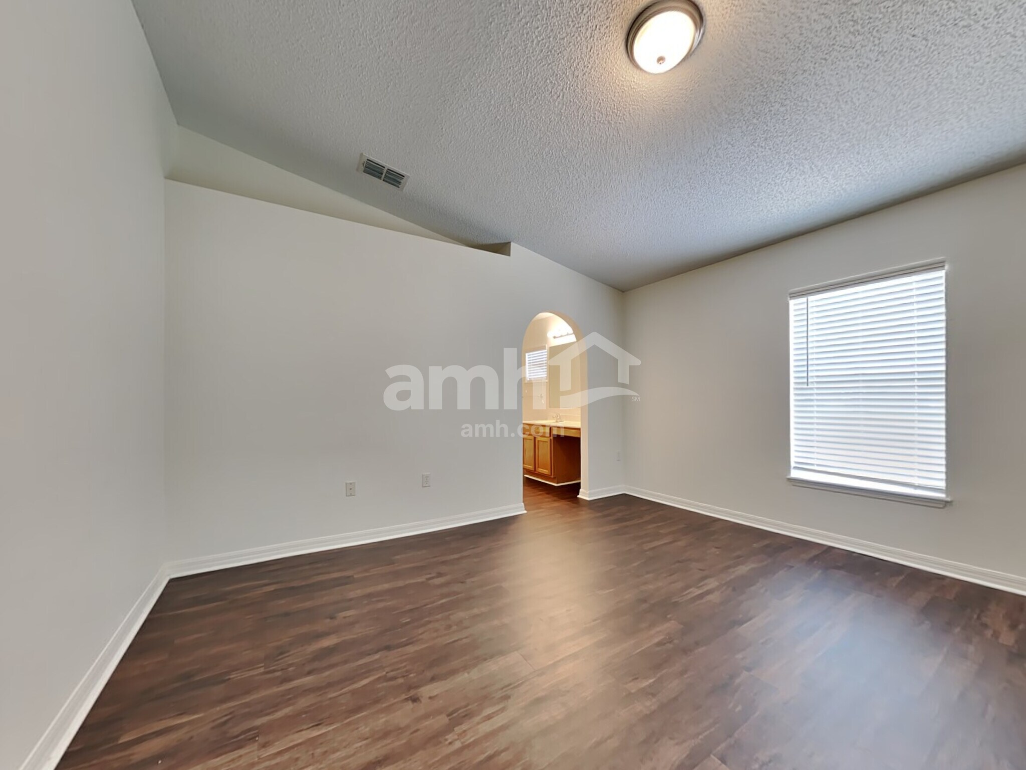 Building Photo - 8058 Misty Meadow Ct N