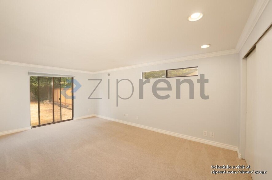 Building Photo - 122 NE 130th St