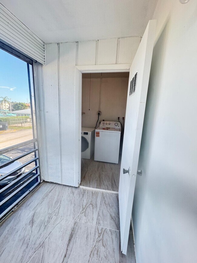 Building Photo - 266 Burgundy Ave