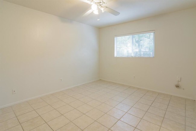 Building Photo - 80 S Wavy Oak Cir