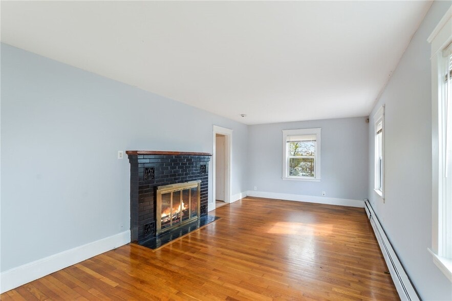 Building Photo - 115 Sunbury St
