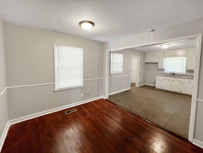 Building Photo - 1309 5th Pl NW