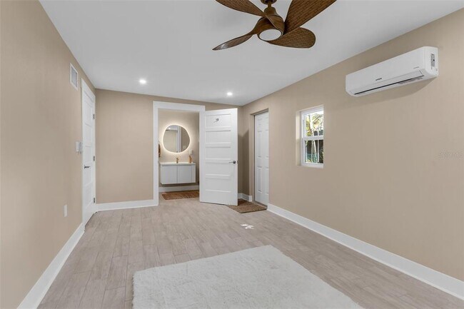 Building Photo - 510 N Osprey Ave