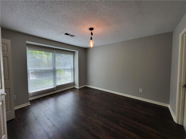 Building Photo - 1731 Twin Brooks Dr SE