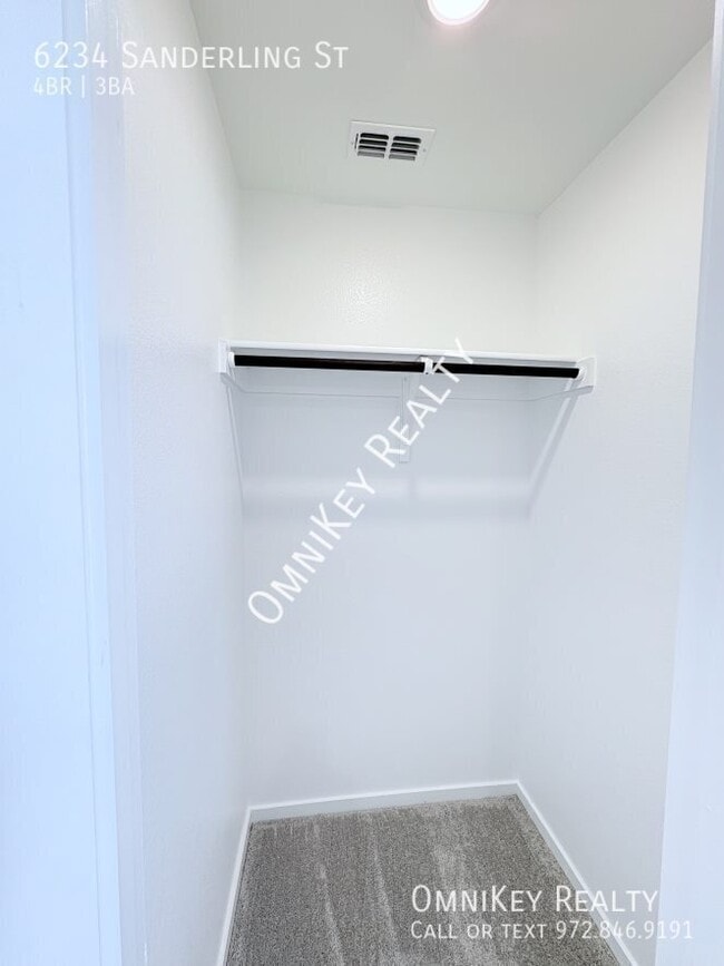 Building Photo - 6234 Sanderling St