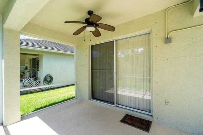 Building Photo - 732 SW Rocky Bayou Terrace