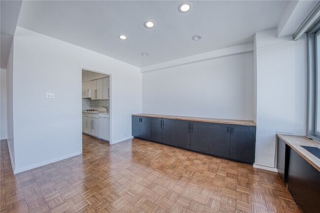 Building Photo - 320 Fort Duquesne Blvd