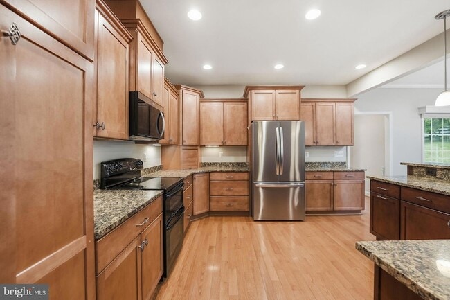 Building Photo - 42240 Hiddenwood Ln