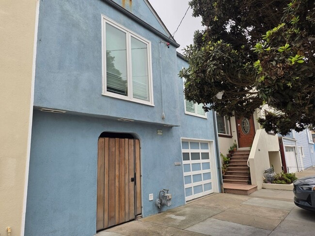 Building Photo - Remodeled Home 2 Blocks from Ocean Beach