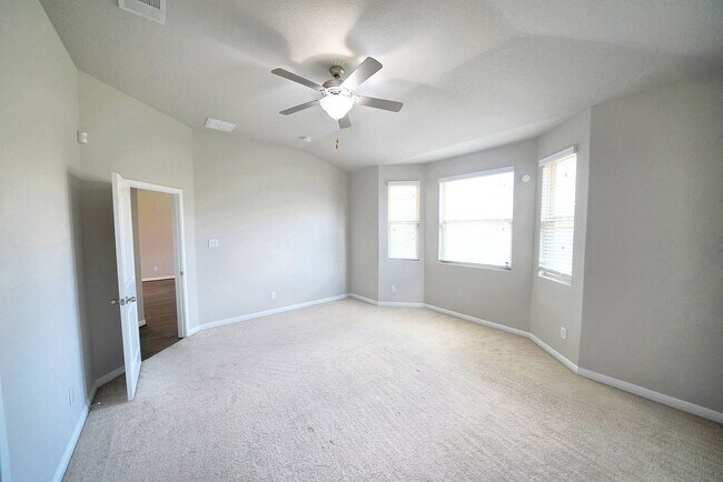 Building Photo - Beautiful Rental in Converse! Realtor Comm...